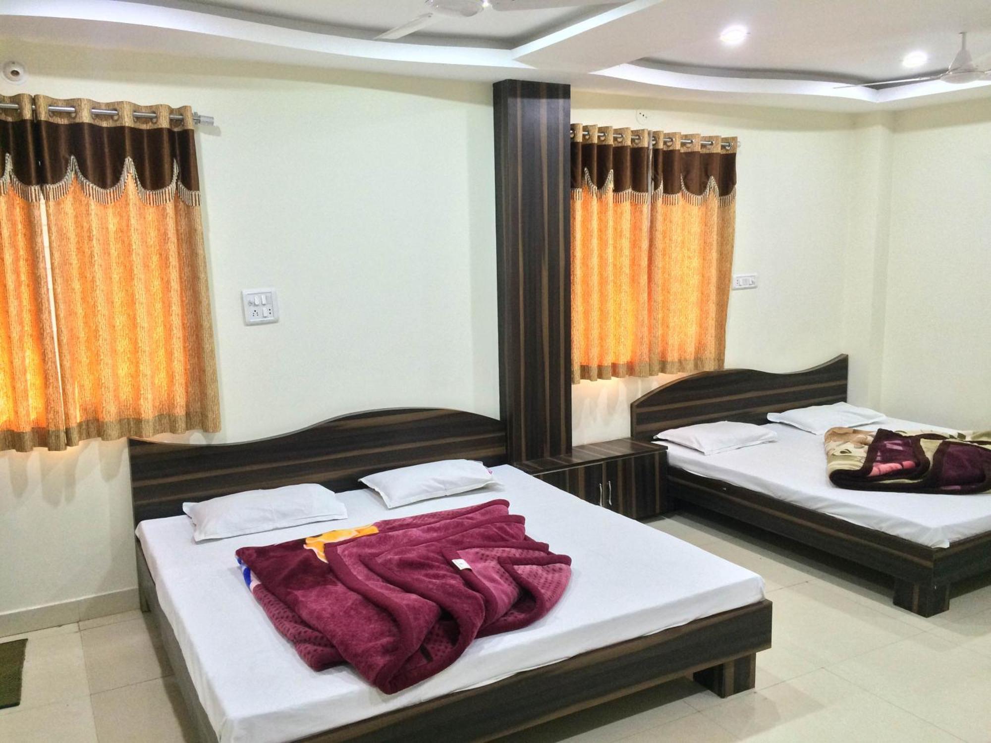 Hotel Vrandavan Palace Near Mahakal Temple Удджайн Экстерьер фото