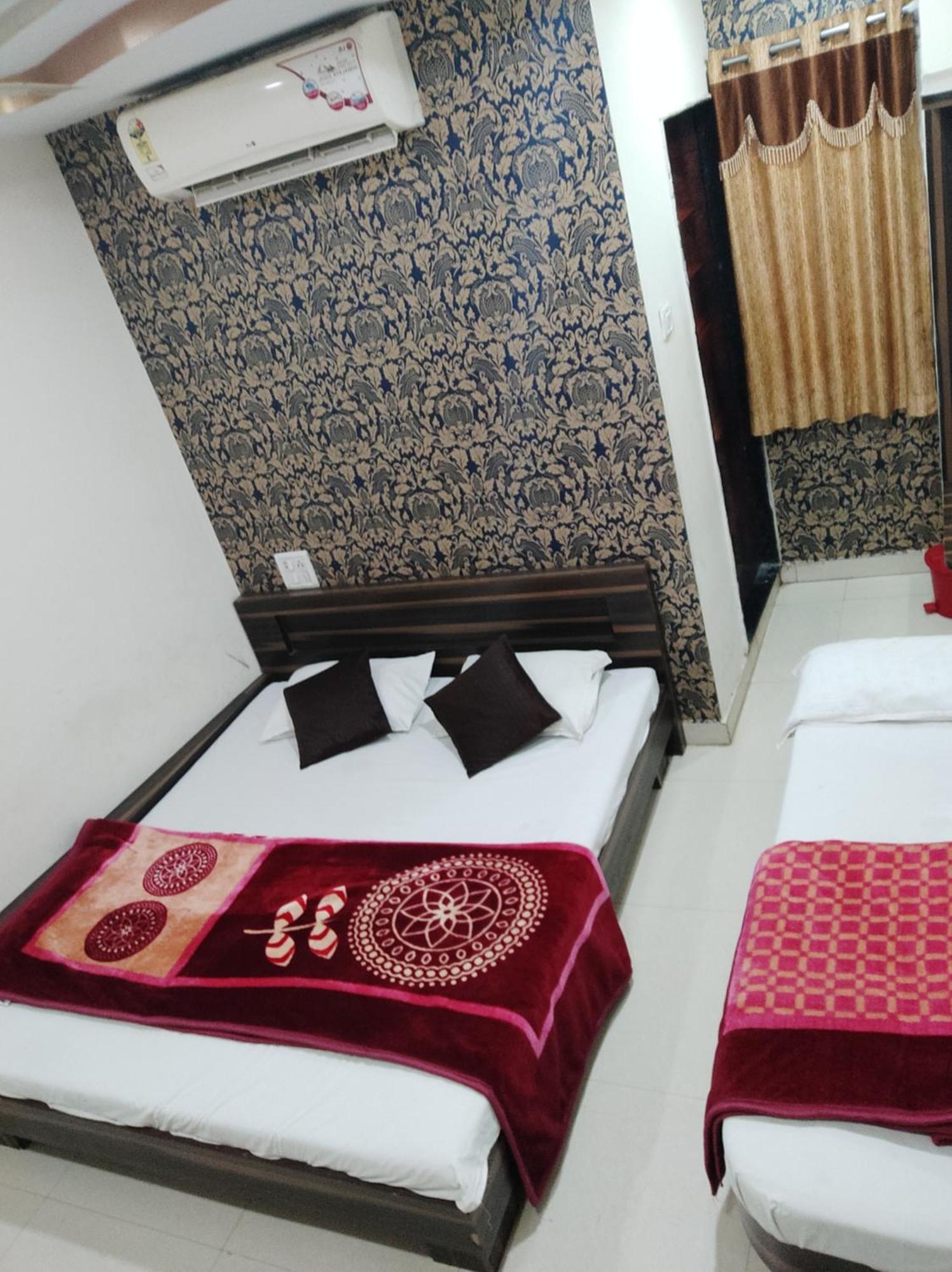 Hotel Vrandavan Palace Near Mahakal Temple Удджайн Экстерьер фото