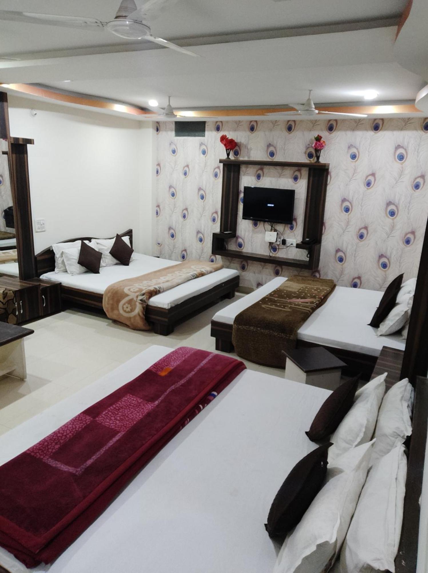 Hotel Vrandavan Palace Near Mahakal Temple Удджайн Экстерьер фото